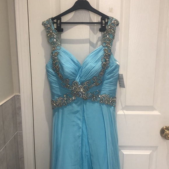 Beautiful light blue prom/formal gown - Picture 3 of 9